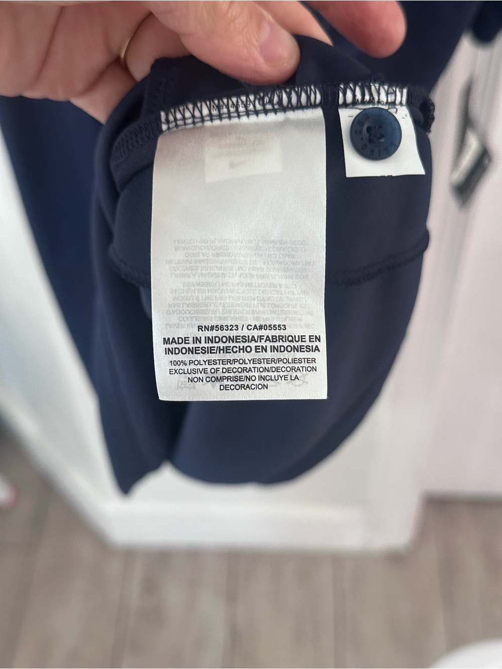 Nike Men’s Navy Polo with White Piping - Picture 5 of 6
